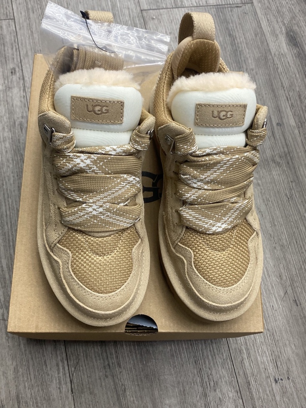 Authentic UGG W Lowmel Sneakers Sand Description: Authentic UGG W Lowmel sneak